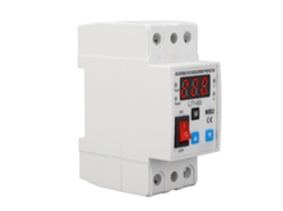 Protetor De Tensão Auto Recuperável 220v 63a Com Interruptor Barco E Conector De Prata
