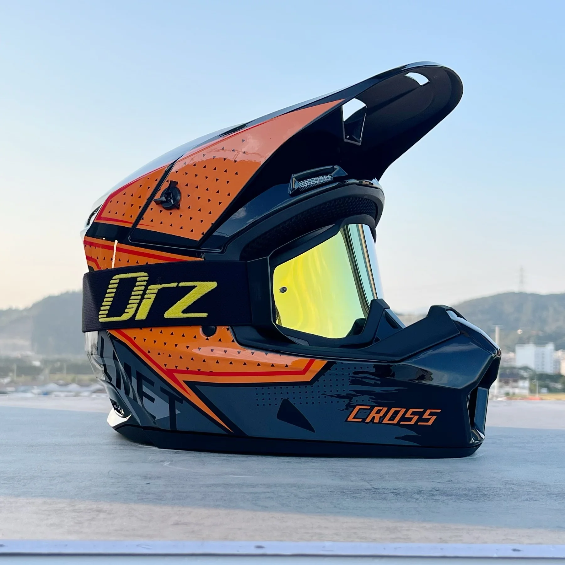 Capacete De Motocross Com Certificação (m)dot, Viseira E Casco Rígido Em Abs.