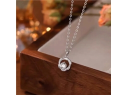 Colar em Prata de Lei 925 com Pingente em Fita de Möbius e Zircônia Cúbica para um Visual Sofisticado e Versátil. MDUG (ouro Branco)