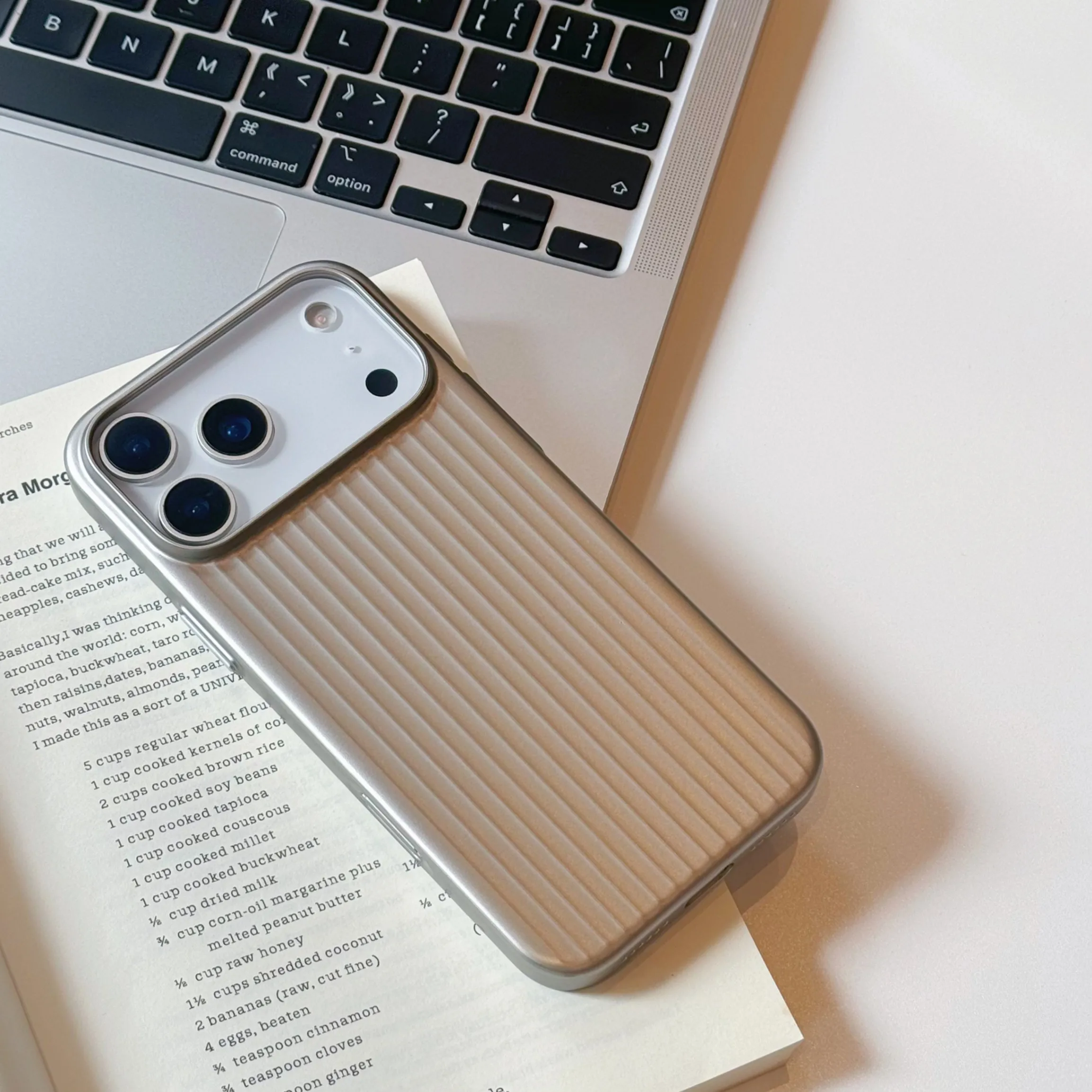 Capa Magnética Para Celular Com Estampa De Mala Listrada Clássica (cinza, Iphone 17 Pro)