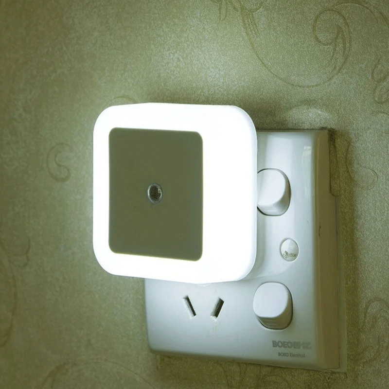 (Branco) Mini luz noturna quadrada de LED com sensor de luz, plugue europeu.