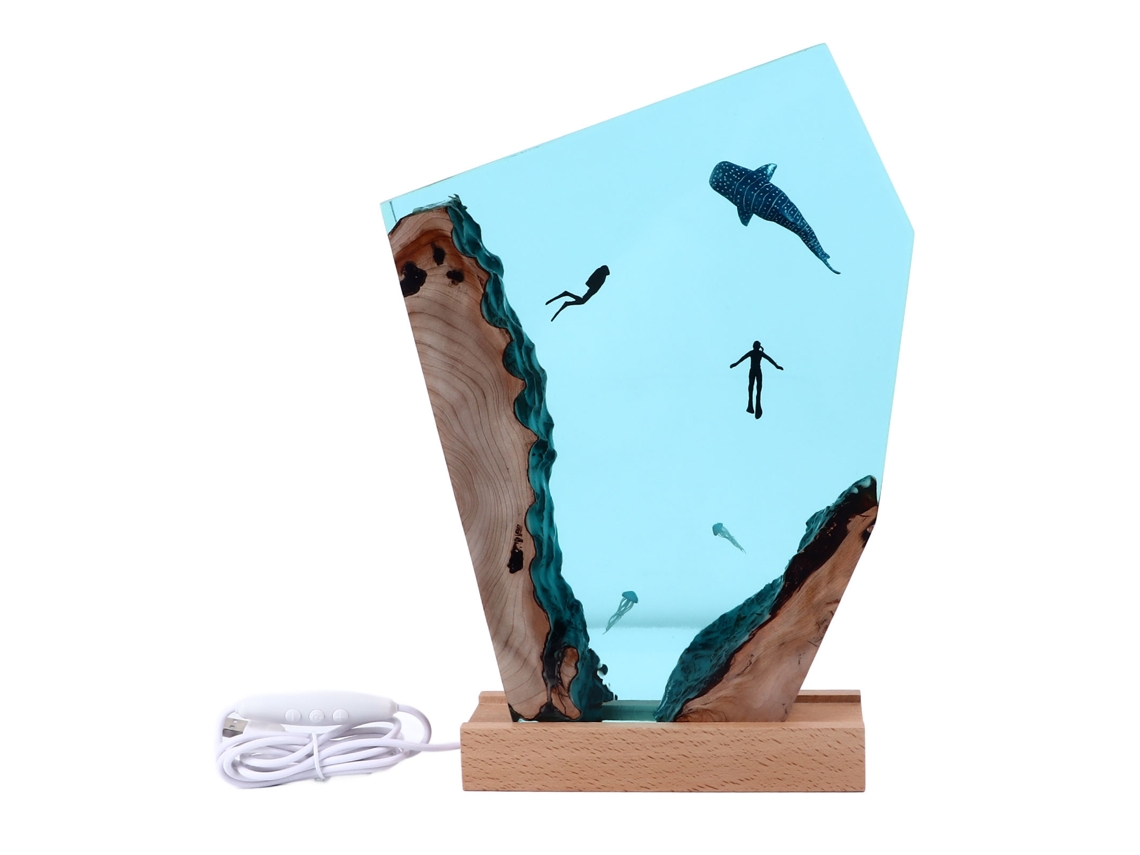 Luminária de Mesa Artesanal em Resina Epóxi com Tema de Baleia Mergulhadora CHABERLU