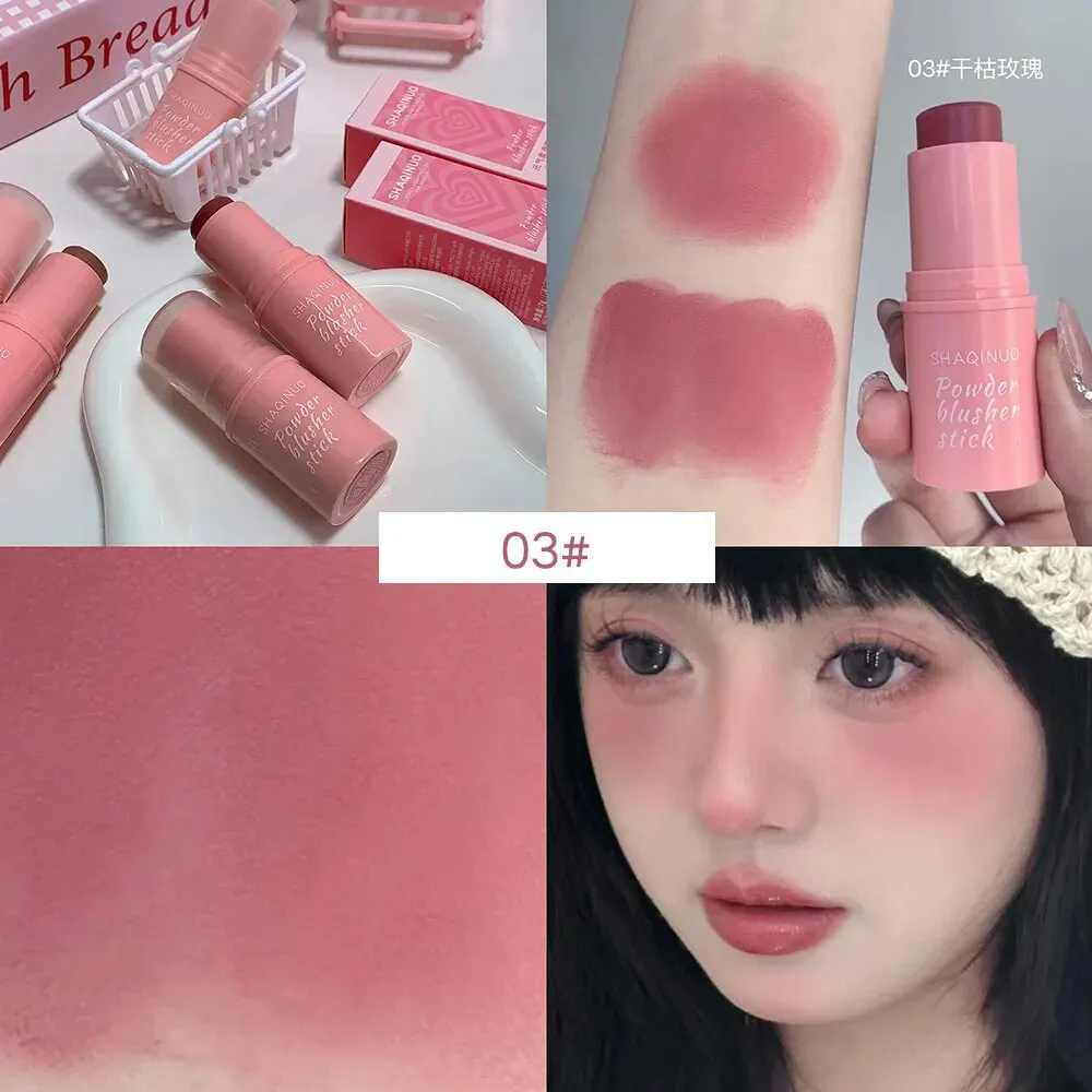 Blush Em Bastão Aveludado Com Acabamento Matte, Cor De Longa Duração E Acabamento Natural.