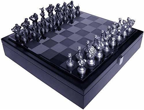 Jogo de Estratégia STREET FIGHTER 25Th Anniversary Chess Set (Multicor - Idade Mínima: 3 anos)