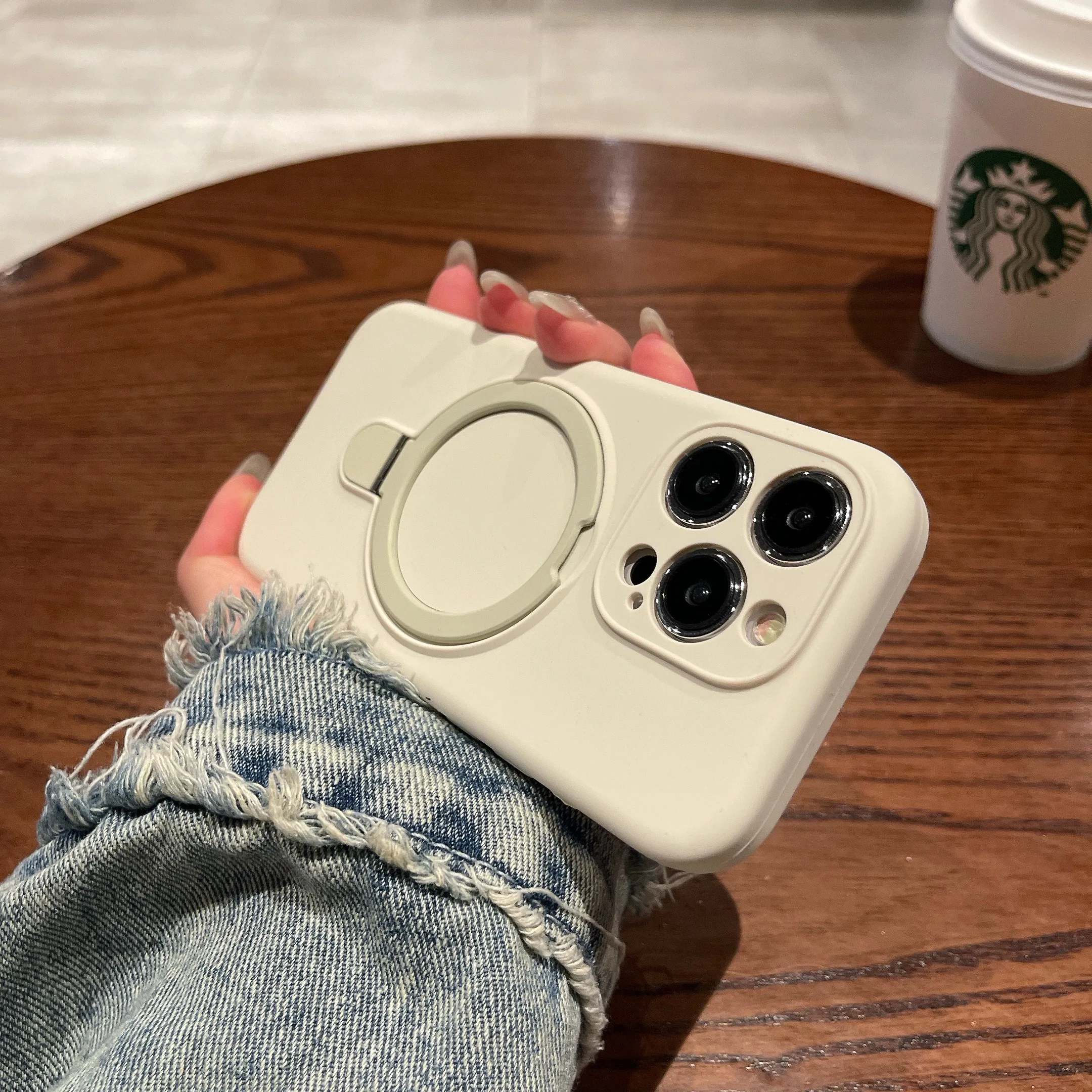 Capa De Celular Com Suporte Magnético Em Silicone Líquido (branco Leitoso Para Iphone 12)