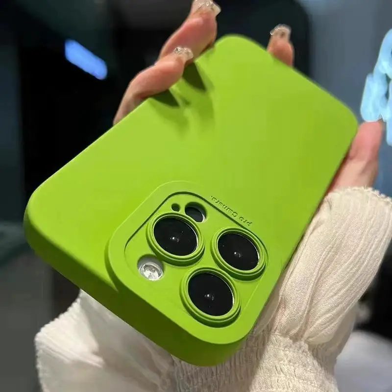 Capa De Silicone Fosco Macia Para Iphone 15 Pro (verde) Com Protetor De Câmera.