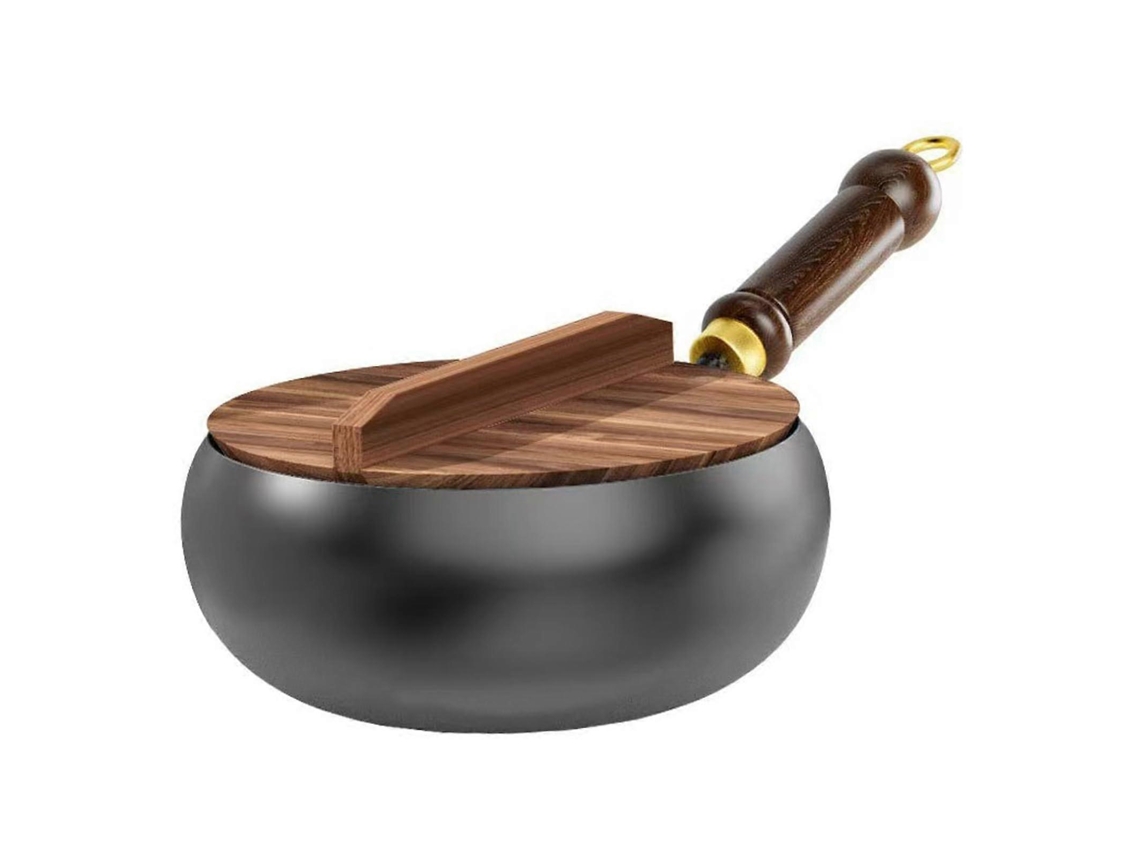 Wok De Ferro Fundido De 24 Cm Com Fundo Plano E Superfície Antiaderente Para Distribuição Uniforme De Calor E Cozimento Lento.