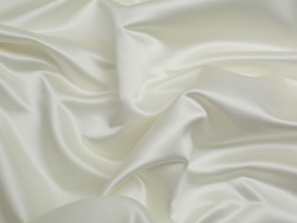 Minerva Classic Duchess Satin Tyg Ivory da Metro Slowmoose