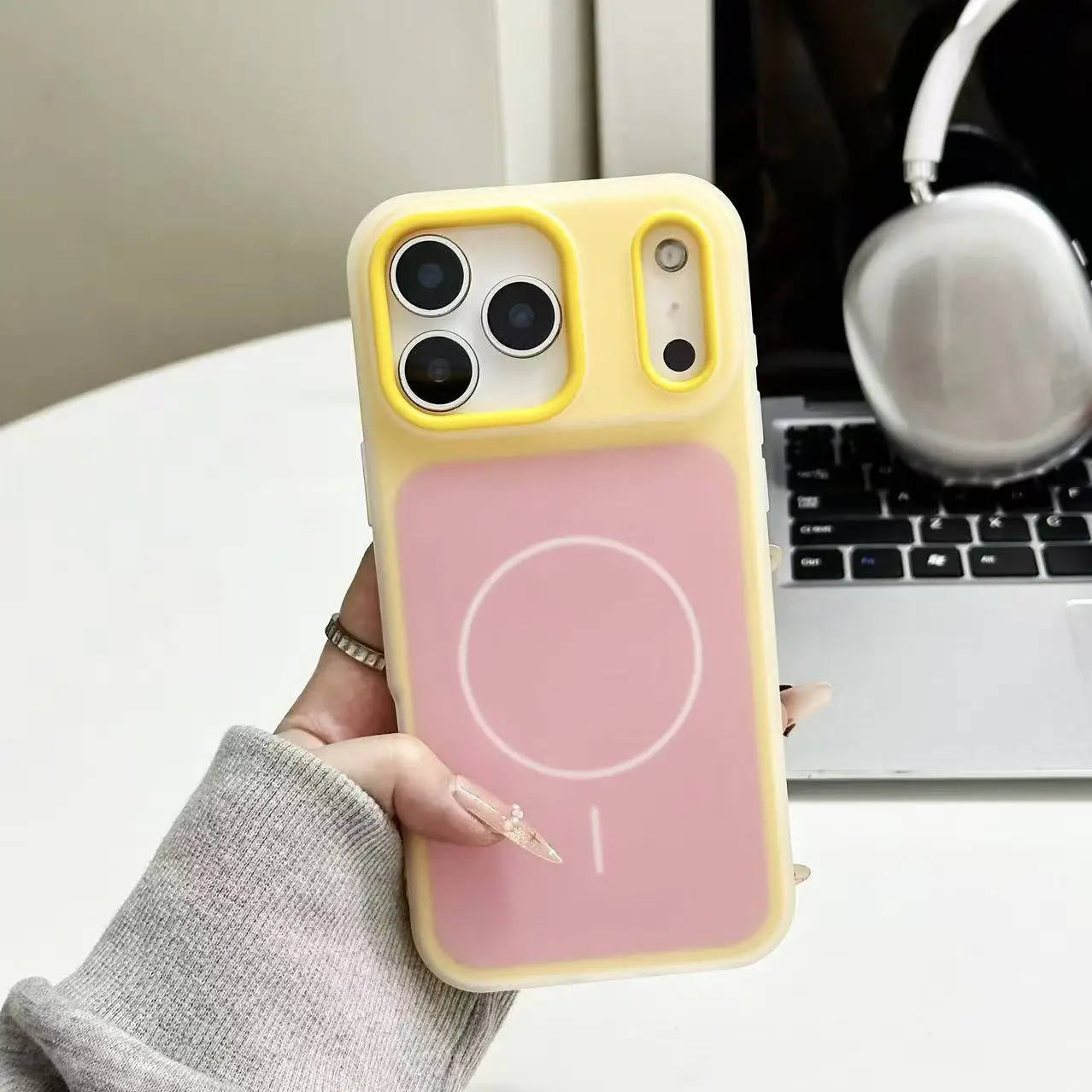 Capa Magnética 2 Em 1 Para Iphone 14 Plus (laranja), Compatível Com Carregamento Sem Fio Magsafe, Acabamento Fosco.