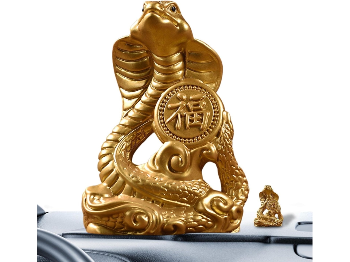 Decoração De Mesa Rústica Com Tema De Cobra E Pequenas Estatuetas De Animais |