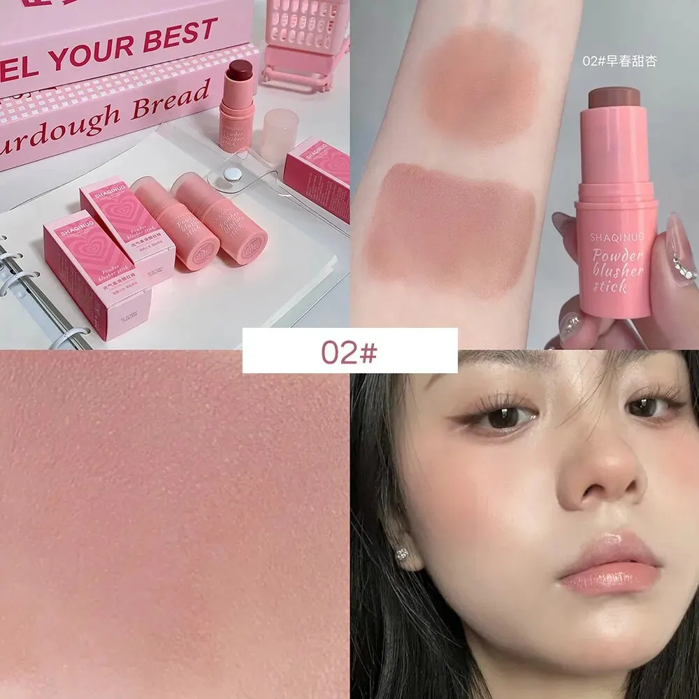 Blush Em Bastão Aveludado Com Acabamento Matte, Cor De Longa Duração E Acabamento Natural.