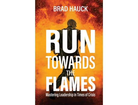 Livro Run Towards the Flames de Brad Hauck (Inglês)