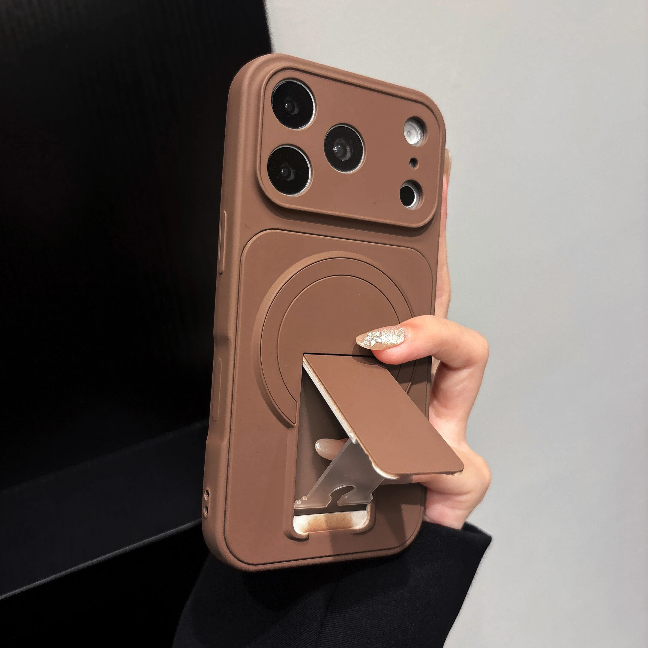 Capa Protetora De Silicone Macio Com Suporte Flip, Resistente A Impactos E Carregamento Magnético (iphone 15 Pro Max).