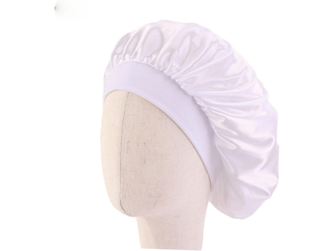 Conjunto De 3 Toucas De Cetim Com Aba Larga Para Meninos E Meninas, Nas Cores Branca, Rosa E Vermelha.