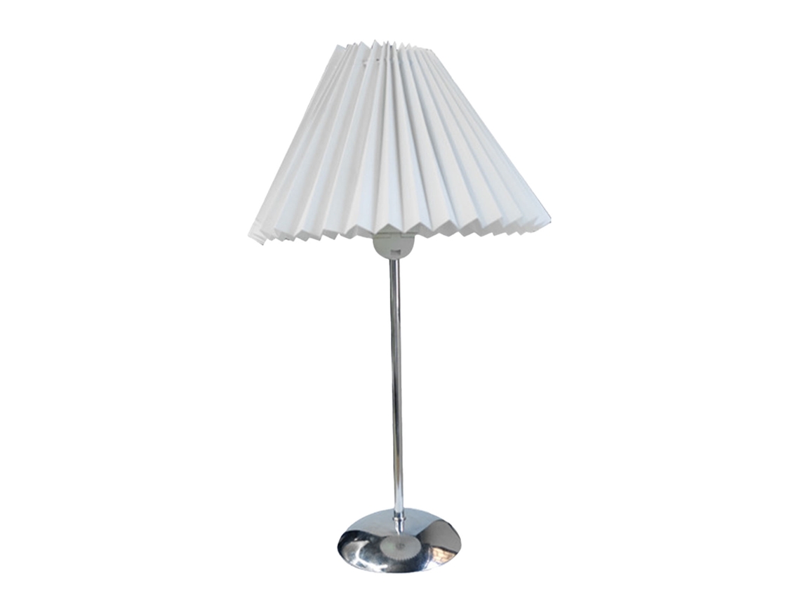Luminária de mesa de metal com cúpula de tecido para quarto e sala de estar.