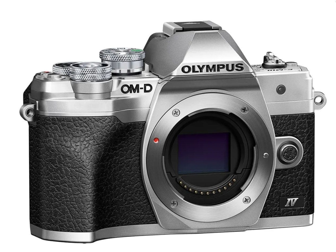Máquina fotográfica OM SYSTEM E‑M10 Mark IV + 14-150mm (Live MOS - Prateado)