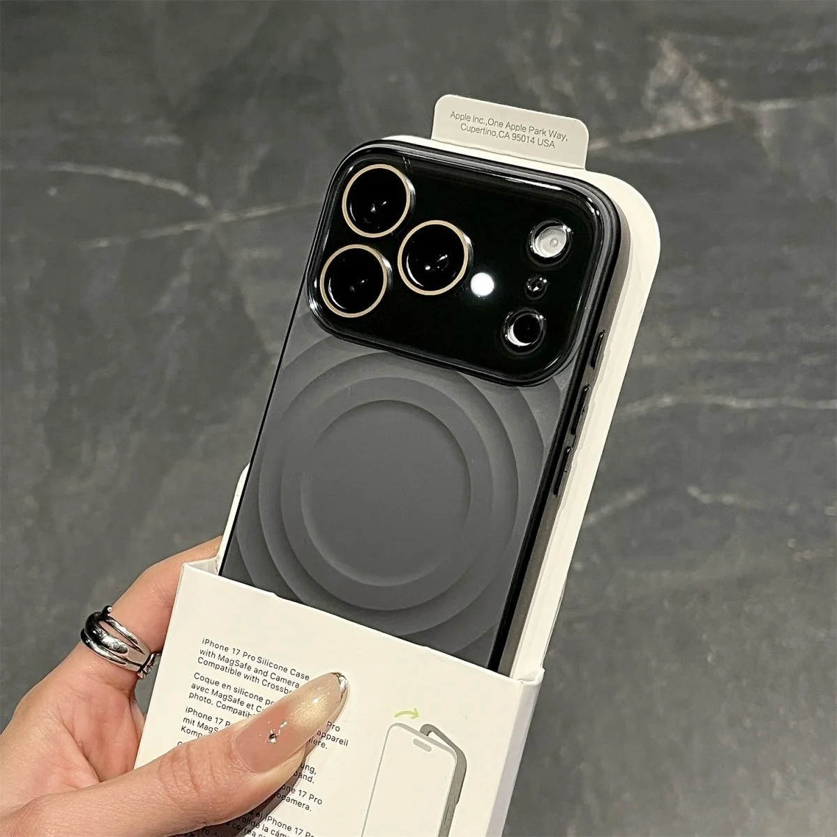 Capa Para Iphone 15 Pro Max Preta, Em Silicone Líquido À Prova Dágua, Com Carregamento Magnético.