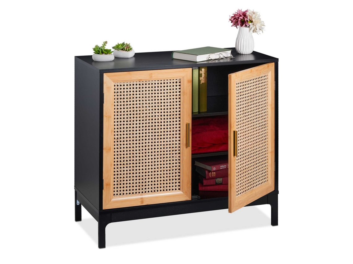 Aparador com 2 portas de rattan, 3 compartimentos e estrutura de bambu natural.