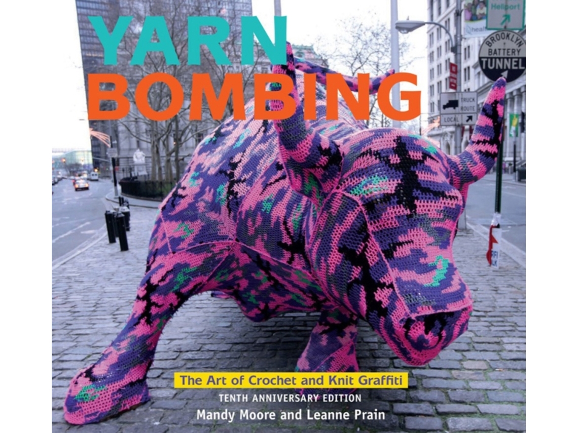 Livro Yarn Bombing de Mandy Moore e Leanne Prain (Inglês)