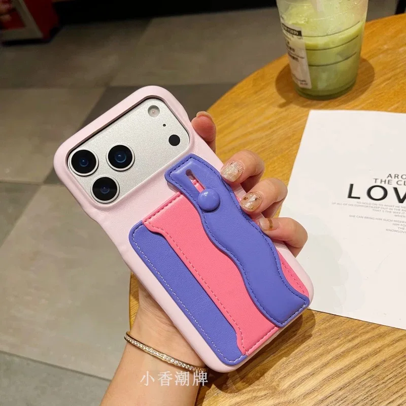 Capa De Celular Com Pulseira Em Couro De Cordeiro, Luxuosa E Com Esquema De Cores Rosa E Azul Para Iphone 17 Pro Max.