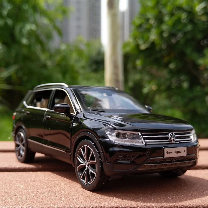 (preto) Miniatura De Carro Em Liga Metálica Na Escala 1:32 Com Efeitos Sonoros E Luminosos.