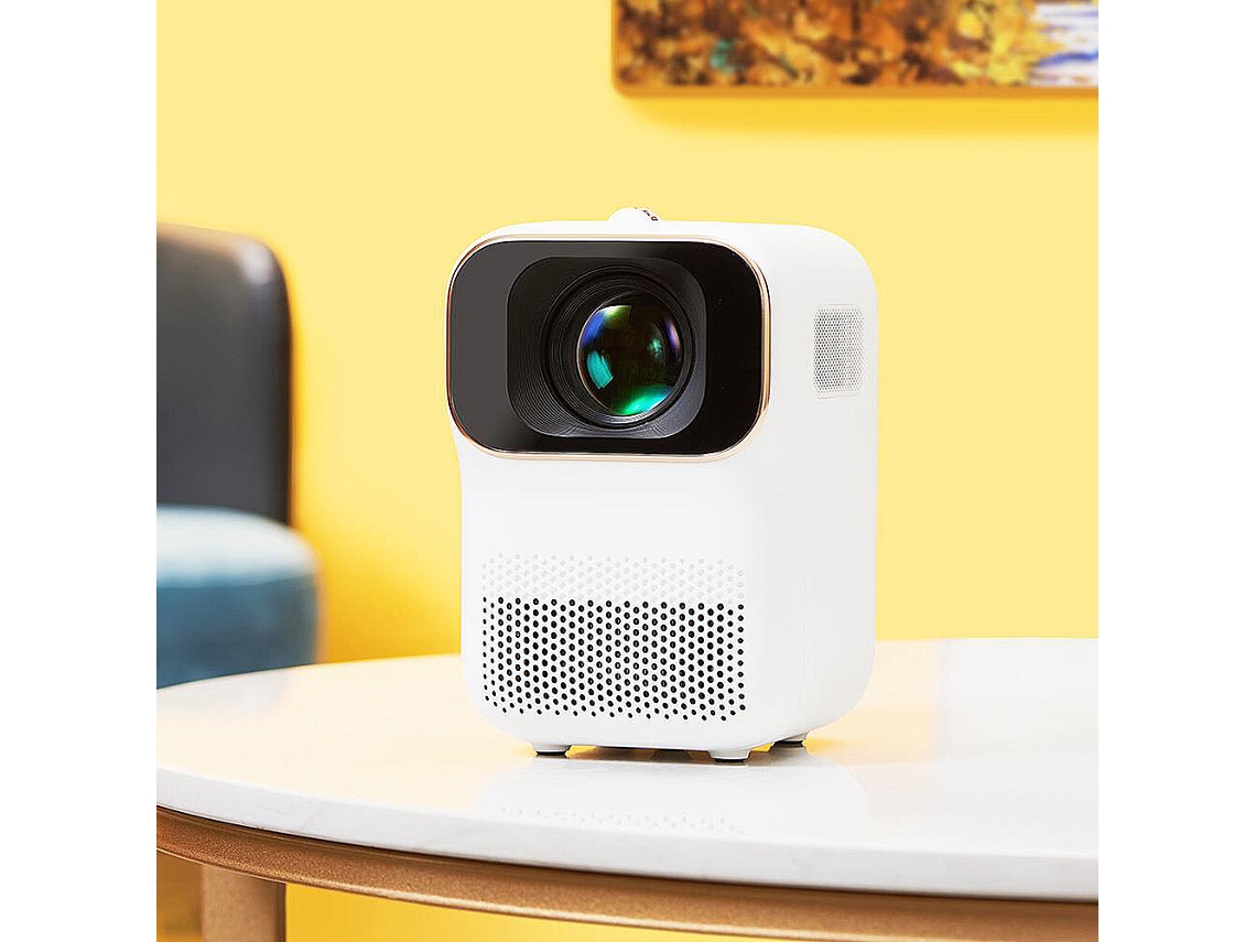 Projetor LED Fengmi Xming Q1se com resolução 1080p, 250 ANSI lumens, múltiplas portas e tela de 120 polegadas.