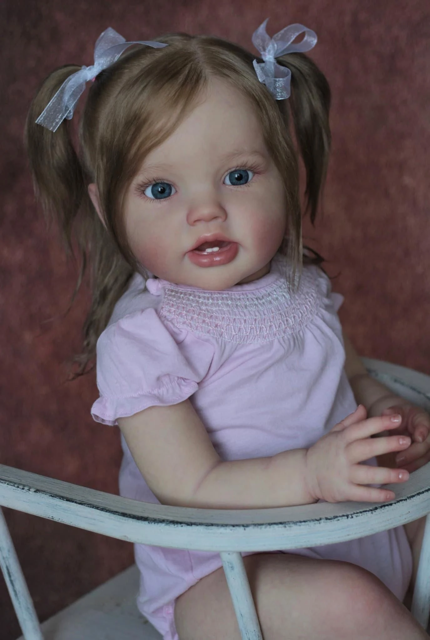 (roxo) Boneca Infantil De 60 Cm Com Pele 3d Realista E Macia Ao Toque E Implante Capilar Feito À Mão.