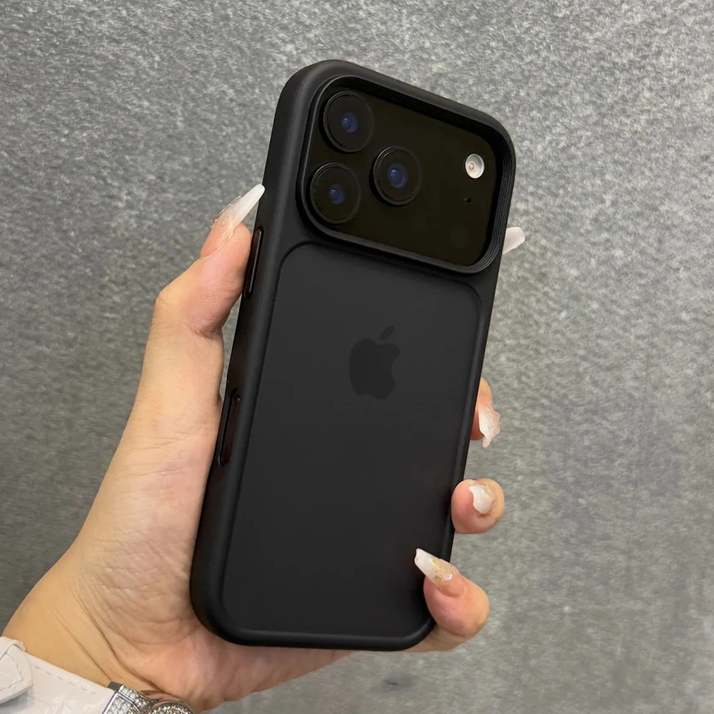 Capa Transparente Fosca Com Botão De Metal Para Iphone 17 (preta).