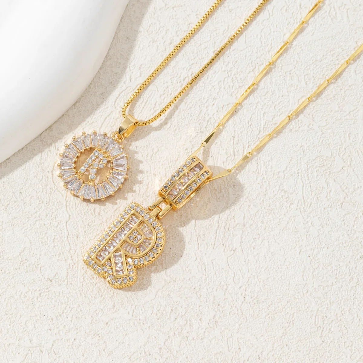 Colar Com Pingente De Letra E Flor Em Zircônia Cúbica (dourado), Em Latão, Ideal Para Presente De Aniversário De Casal.