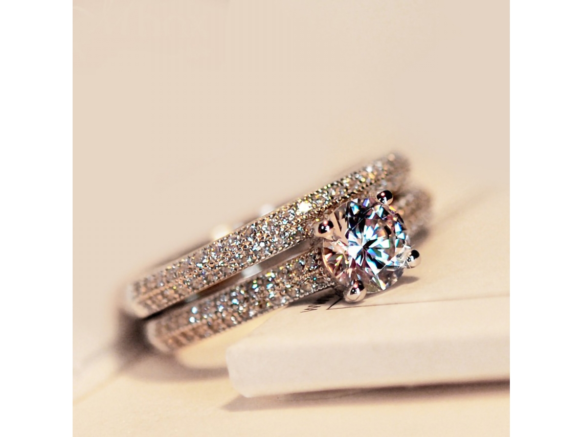 Anéis De Casamento Elegantes Com Trabalho Refinado