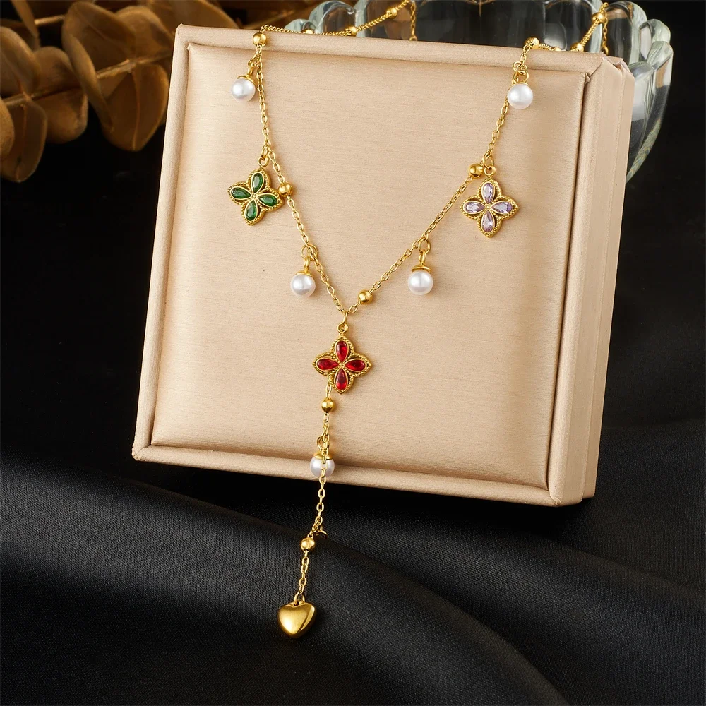 Colar Feminino Moderno Com Pingente De Flor De Pérola E Zircônia Colorida.
