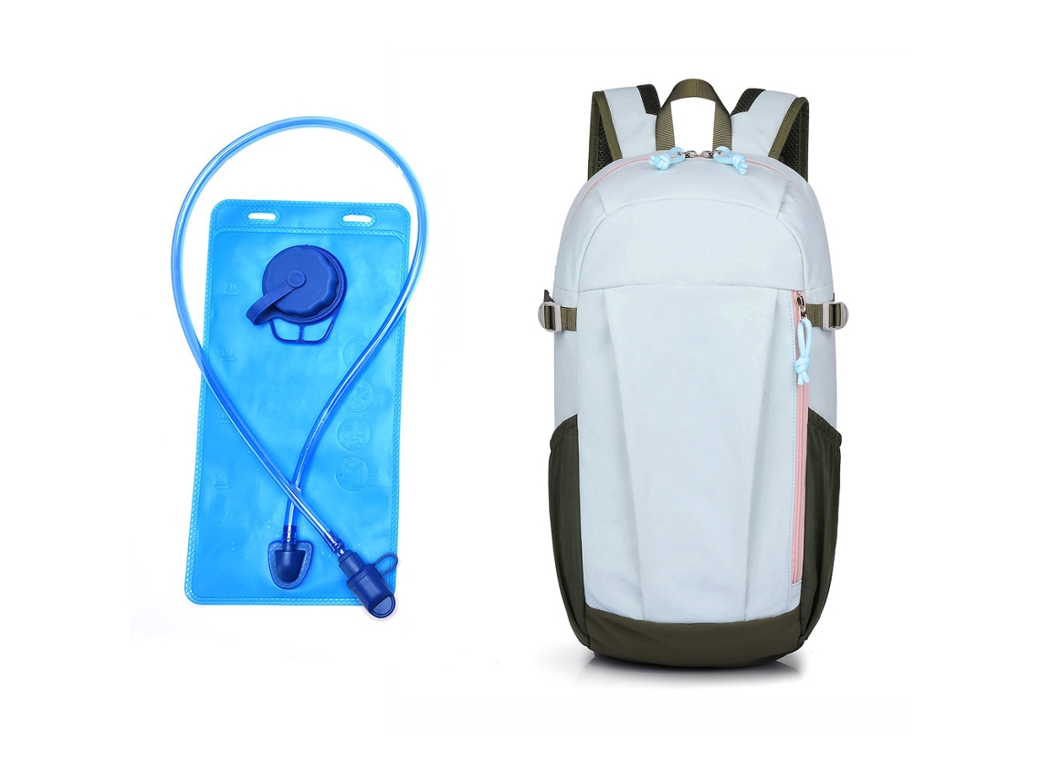 Mochila Azul-clara Para Atividades Ao Ar Livre/trilhas, Com Reservatório De Hidratação, Simples E Prática.