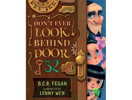Livro Don't Ever Look Behind Door 32 B.C.R. Fegan (Inglês)
