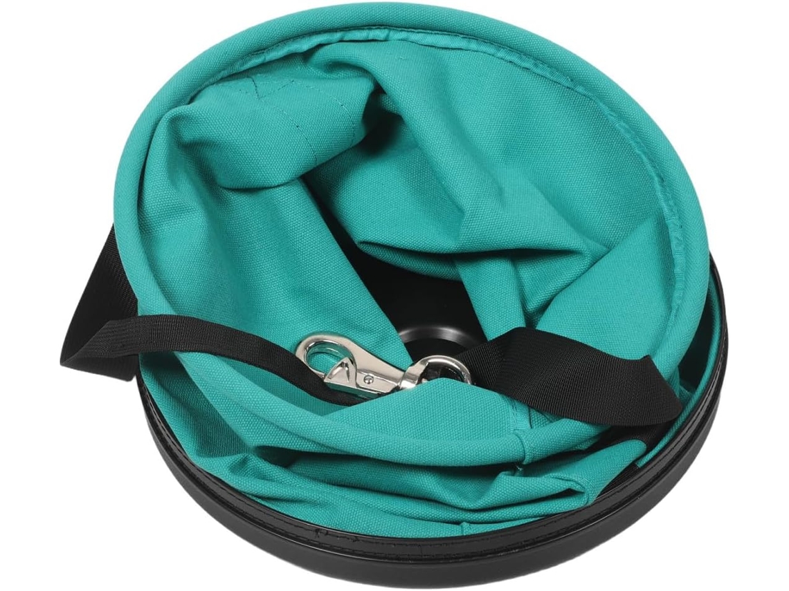 Bolsa para ferramentas reforçada com gancho giratório, parte superior em lona verde resistente, base rígida e alta capacidade de carga.