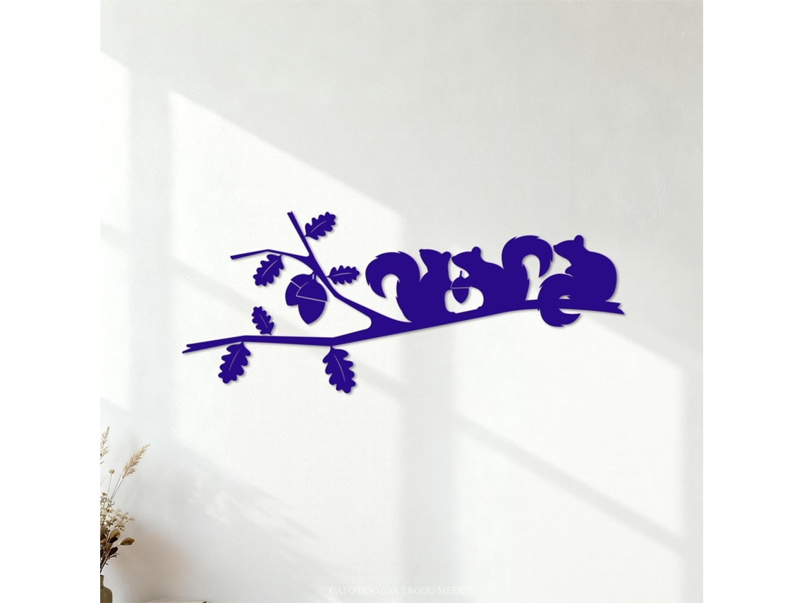 Adesivos com letras e silhuetas de esquilos em um galho, 50,4 x 122 cm, cor azul escuro.