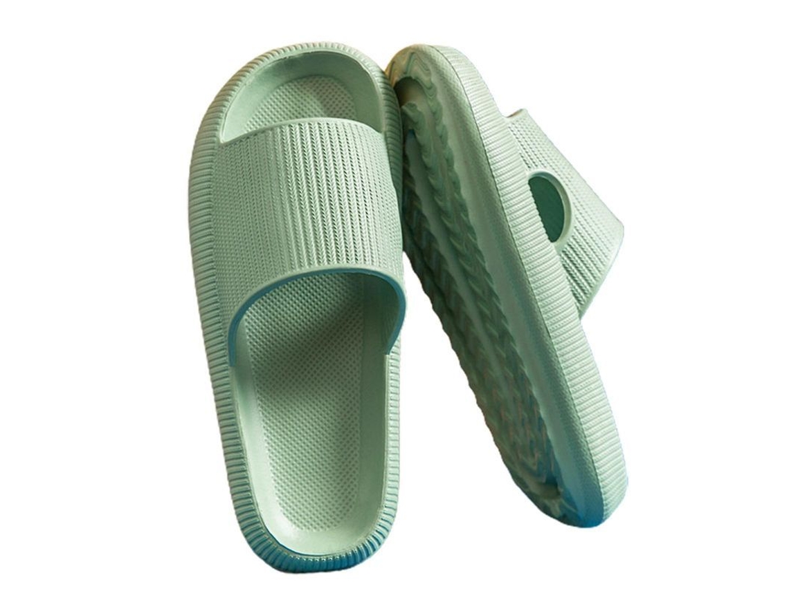 Chinelo feminino ultramacio 2026 com solado aberto, antiderrapante, ideal para banheiro, casa e ambientes internos.
