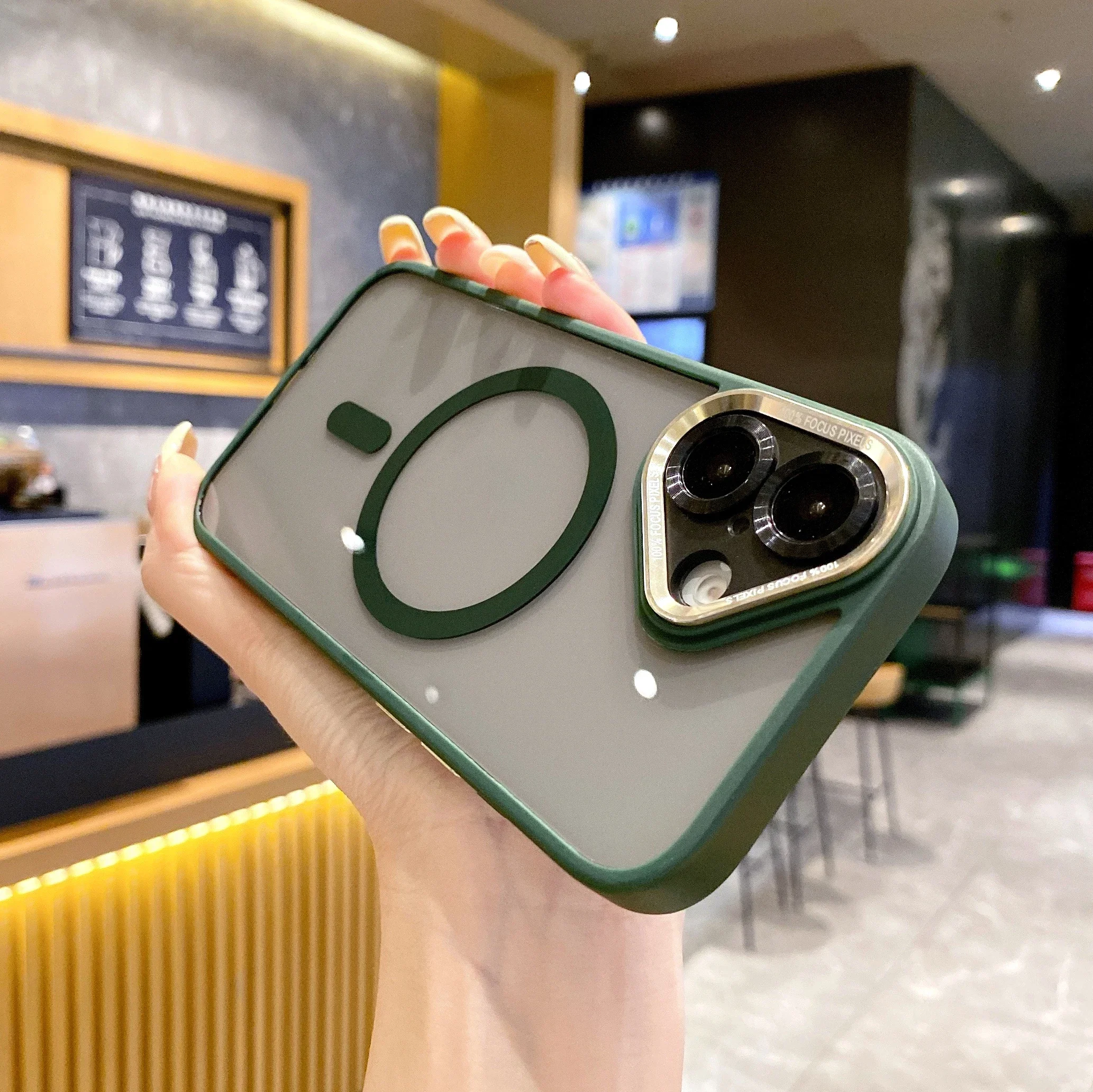 Capa Protetora Para Iphone 15 (verde Escuro) Com Lente De Metal Resistente A Impactos E Carregamento Sem Fio.