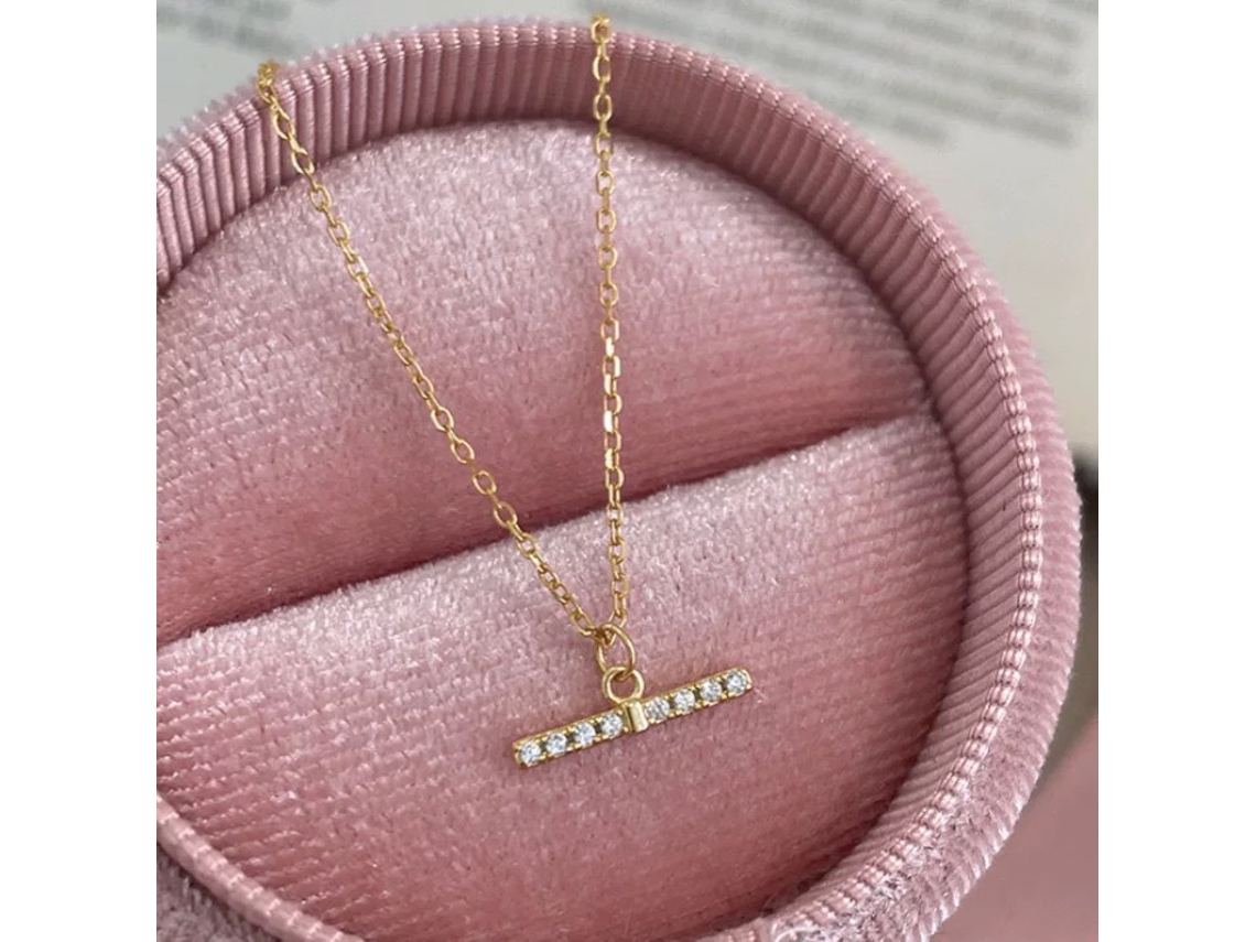 o Colar Balance Beam em Prata de Lei S925 Exala Sofisticação, Sendo uma Gargantilha Versátil Que Exala Luxo Discreto. MDUG (ouro)
