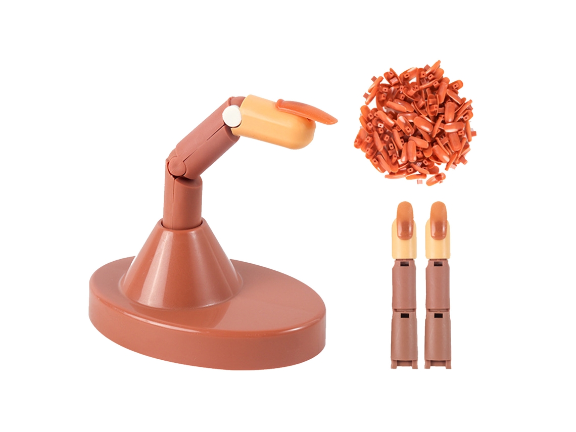 Mão de treino para nail art com articulações flexíveis e base castanha para praticar unhas postiças.