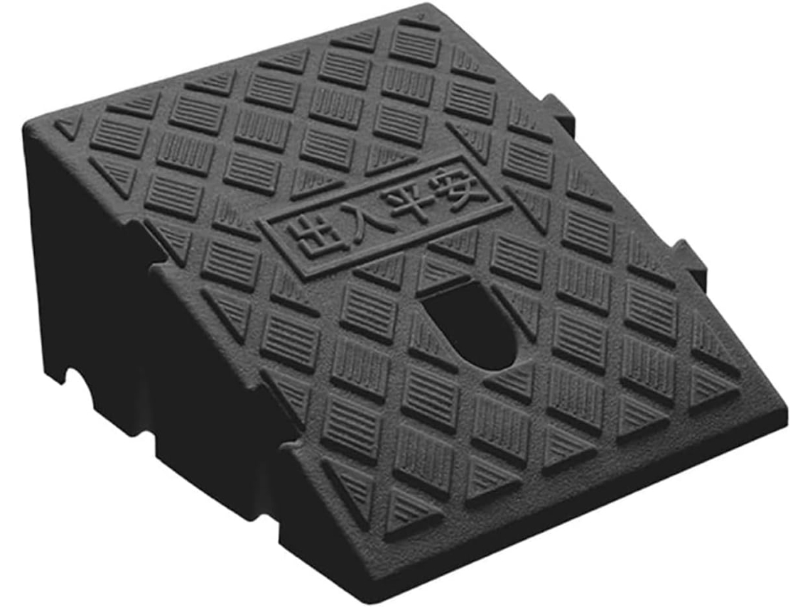 Rampa De Soleira Flexível E Resistente Em Plástico Preto Para Acesso À Calçada.