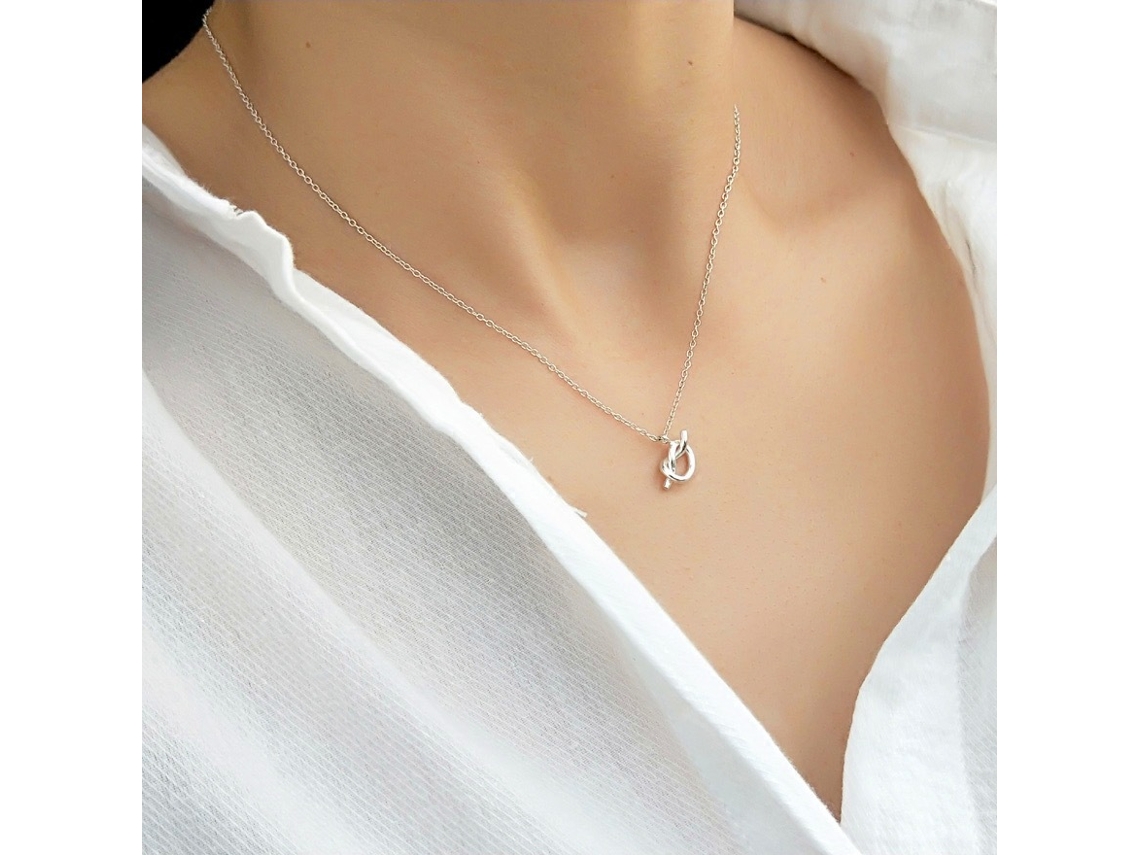 Colar com Pingente de Coração Entrelaçado em Prata 925 , Delicado e Encantador com um Toque de Elegância. MDUG (ouro Branco)