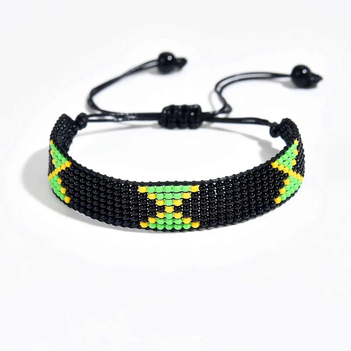 Pulseira De Miçangas Tecidas À Mão Com Design Geométrico Boêmio.