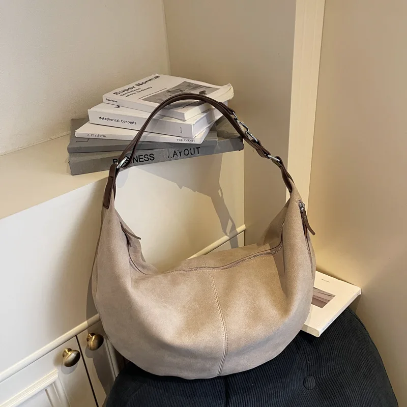 Bolsa Feminina Grande (cáqui) Para Usar No Ombro Ou Transversal, Em Camurça Sintética Macia.