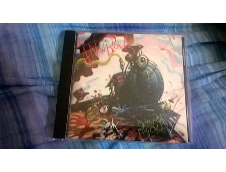 CD 4 Non Blondes - Bigger, better, faster, more!