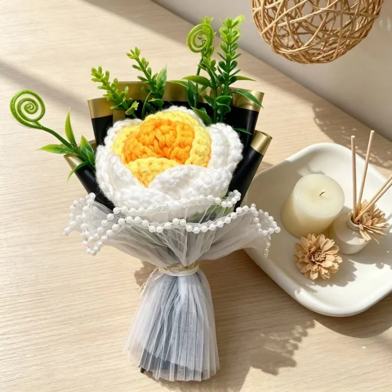 Mini Buquê De Crochê Feito À Mão De 15 Cm Com Flores Artificiais - Presente Romântico