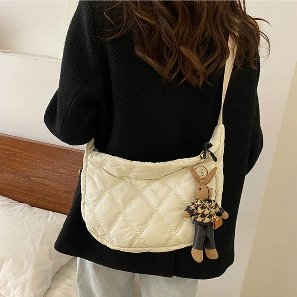 Bolsa de Ombro Feminina AQUAFORGE grande com pingente de coelho, tote, branca