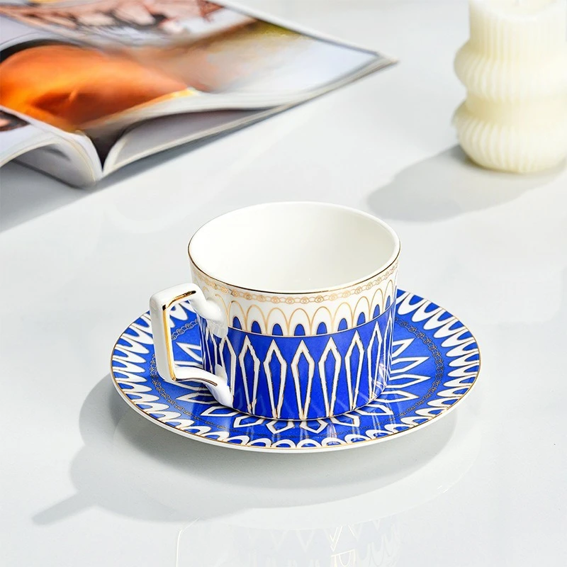 Caneca de Café em Porcelana Fina com Borda Dourada, Estilo Europeu, com Pires, uma Caneca de Cerâmica Luxuosa para Escritório. MDUG (estilo C 210ml)