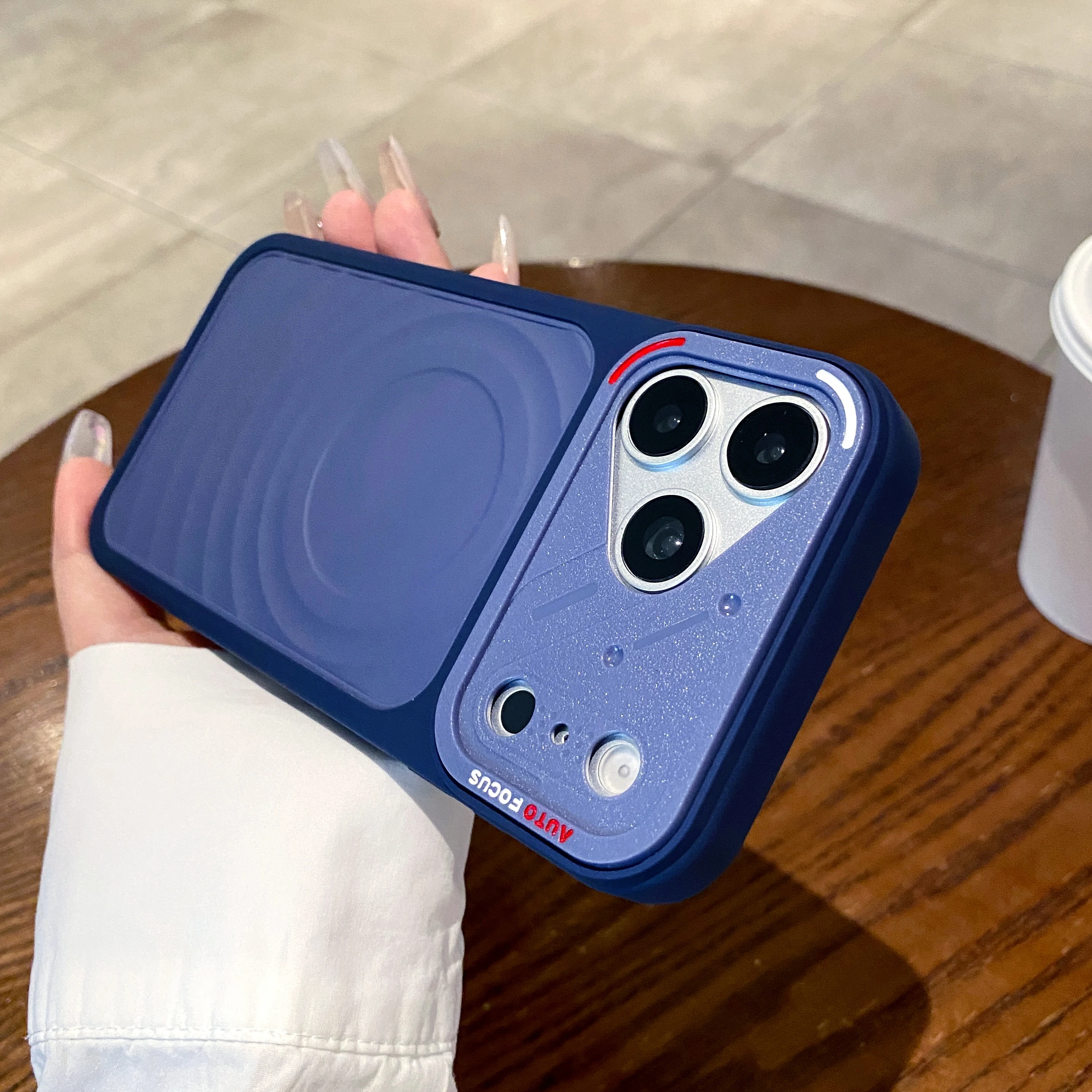 (azul Iphone 16) Capa Magnética Ondulada Para Celular Com Quatro Airbags Nos Cantos Para Proteção Contra Quedas.