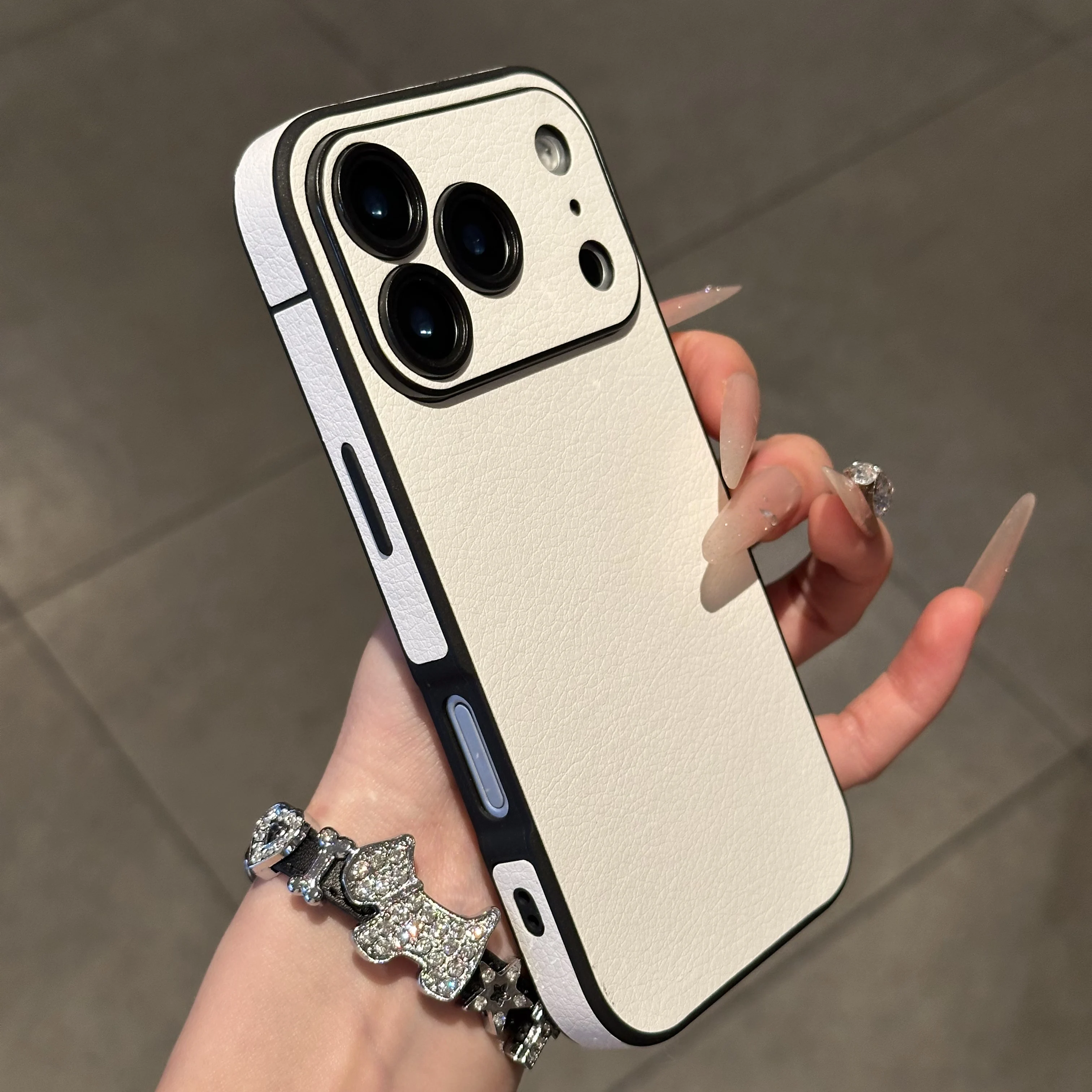 Capa De Couro Resistente Para Iphone 16 Pro Max (branco) Com Moldura De Silicone Macio.