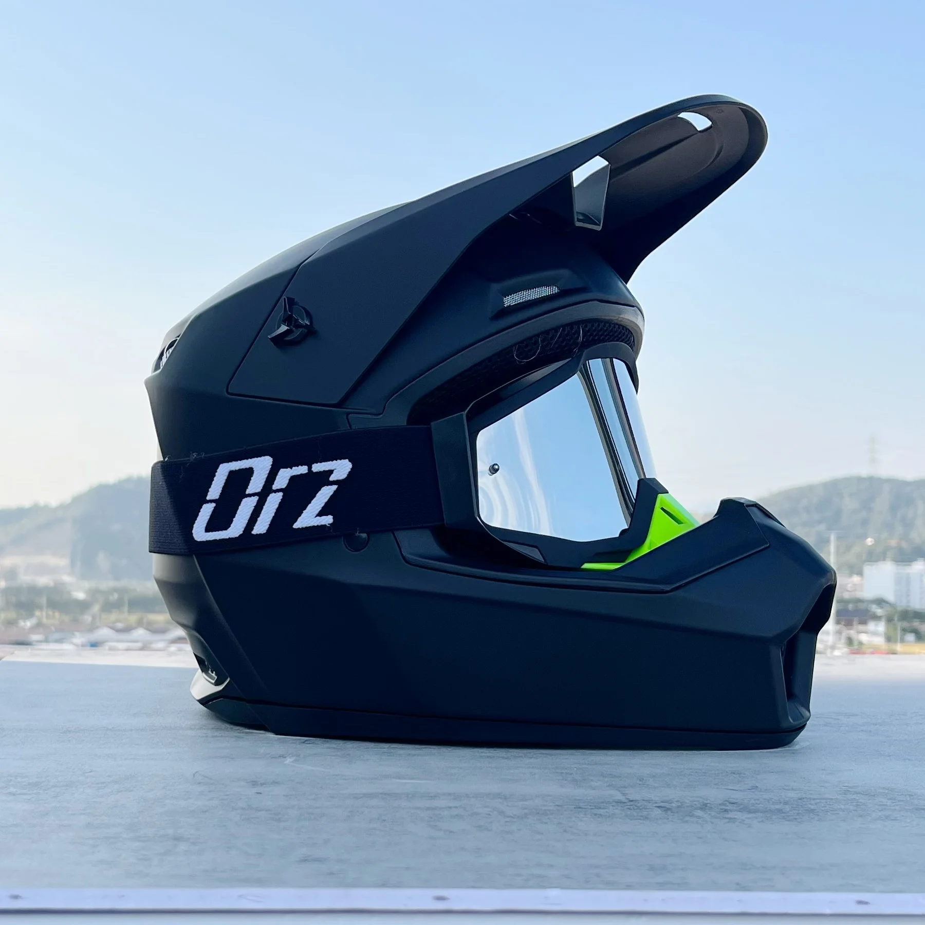 Capacete De Motocross Com Certificação (m)dot, Viseira E Casco Rígido Em Abs.
